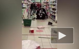 В гипермаркет на проспекте Науки ворвался человек с топором