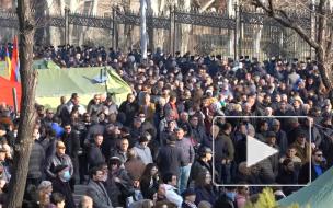 Митинг оппозиции у здания парламента в Ереване завершился без происшествий