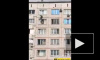 Видео: младенец чуть не выпал из окна многоэтажки в Кемерово