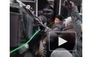 В Москве Алексея Навального увезли на автозаке 