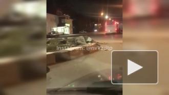 Видео: В Кузбассе лихач без прав и его пассажир погибли в ДТП 