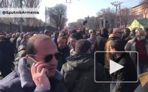 Около десяти тысяч человек участвуют в митинге оппозиции в Ереване