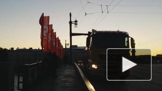 Дворцовый мост украсили ко Дню Победы