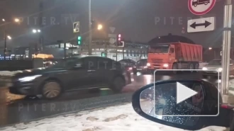 Авария с участием "КамАЗа" собрала пробку на набережной Обводного канала