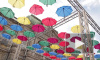 Петербуржцы сделали первые селфи с «Парящими зонтиками»