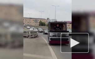 Видео: в Нижнем Новгороде парень переделал велик в гелик и проехался по городу 
