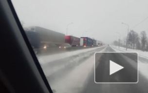 Почти 300 ДТП из-за снега произошло к полудню 21 декабря в Петербурге