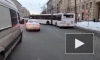На проспекте Стачек столкнулись автобус и отечественная легковушка