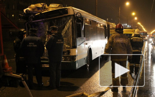 Автобус влетел в грузовик на проспекте Науки, пострадало 7 человек