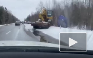 Появилось видео ДТП с грузовиком и смятой легковушкой на трассе "Кола"