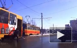 Трамвай поехал без водителя по Красноармейскому проспекту Барнаула