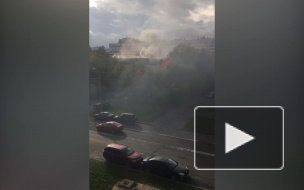 Видео: на улице Генерала Симоняка загорелась "Пятерочка"
