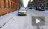 Видео: на Радищева коммунальщики сбрасывают наледь на машины 