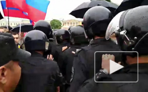 Во время митинга на Марсовом поле полицейскому выбили зуб: заведено уголовное дело