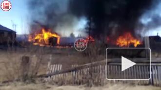 Количество горящих домов в поселке в Иркутской области возросло до 24