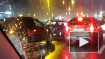 Перед Кантемировским мостом страшное ДТП: одна из машин вспыхнула