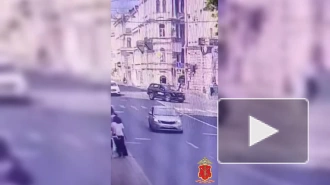Момент ДТП с полицейской машиной на Вознесенском проспекте попал на видео