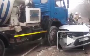 Видео из Крыма: легковушка протаранила бетономешалку
