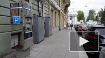 На улице Маяковского снова сломали отремонтированные паркоматы