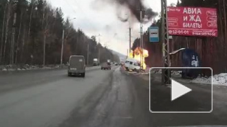 Видео: в Миассе маршрутка с людьми попала в ДТП и загорелась