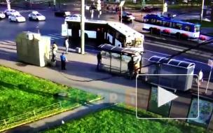 Автобус устроил "токийский дрифт" на перекрестке Ленинского и Зины Портновой