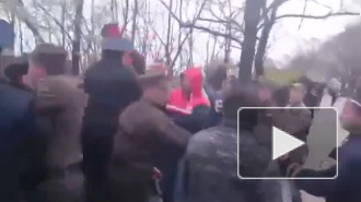 СМИ: празднующих освобождение Одессы от фашистов атаковали украинские неонацисты
