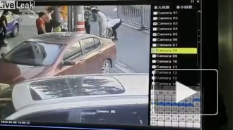 Женщина внезапно родила посреди улицы в Китае