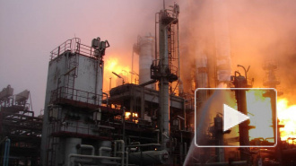Очевидцы запечатлели на видео страшный пожар на заводе в Буденновске