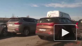 Автомобилисты устроили "стихийную парковку" на КАД
