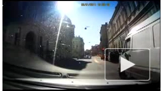 Сальто-мортале петербурженки на Пежо попало на видео