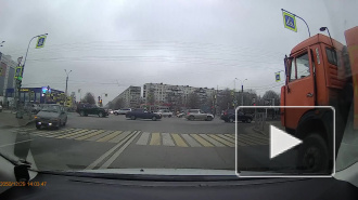 Появилось видео момента аварии на Дальневосточном проспекте