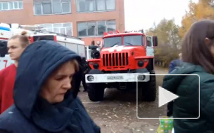 Видео: Из-за пожара в омской школе эвакуировали 520 человек
