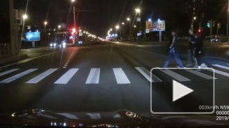 Автомобиль каршеринга сбил двух пешеходов на переходе в Купчино