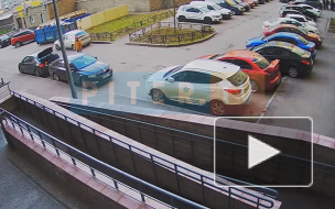 Неизвестный на проспекте Героев выкинул банку с окурками на "Лансер" 