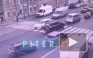Видео: на Владимирском проспекте сбили пешехода