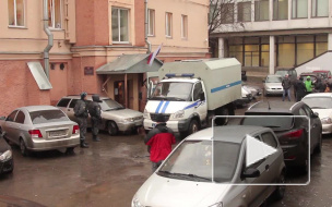 Женщина убила своего мужа из ревности и выбросилась из окна