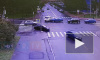 Видео: на Большом проспекте В.О. Mercedes снес дорожный знак при столкновении с Porsche