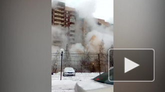 Фонтан кипятка на Шуваловском повредил шесть машин и 10 квартир
