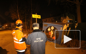 Огромная цистерна с газом ночью рухнула с тягача в Красносельском районе, место ДТП оцепили