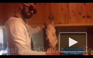 Житель Владикавказа готовит мясо не хуже известного Instagram повара из Турции. Видео