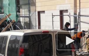 Как выглядит набережная канала Грибоедова после обрушения строительного забора 