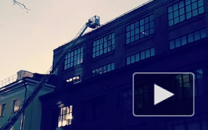 Очевидцы сняли на видео пожар в столовой ЦУМа в Москве