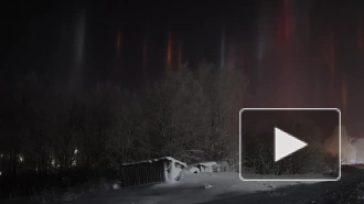 Видео: в деревне Лесколово заметили световые столбы