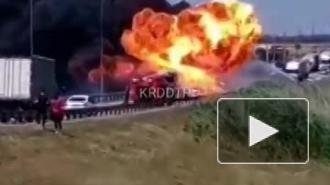 В Краснодарском крае на оживленной трассе сгорел и взорвался КАМАЗ 