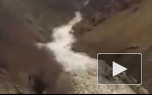 Видео из Дагестана: Снежная лавина чуть не погребла под собой детей