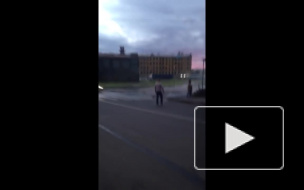 Появилось видео масштабного прорыва трубы на улице Шкапина