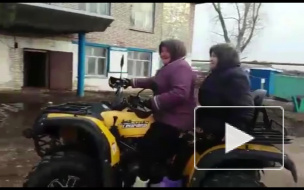 Деревенские бабушки зажигают на квадроцикле под Уфой