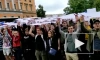 Волонтёры в Петербурге выстроились в Андреевский флаг в День ВМФ