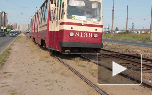 Петербурженка умерла в трамвае на Комендантском проспекте