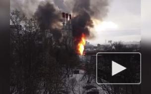 На северо-западе Москвы горит топливозаправщик